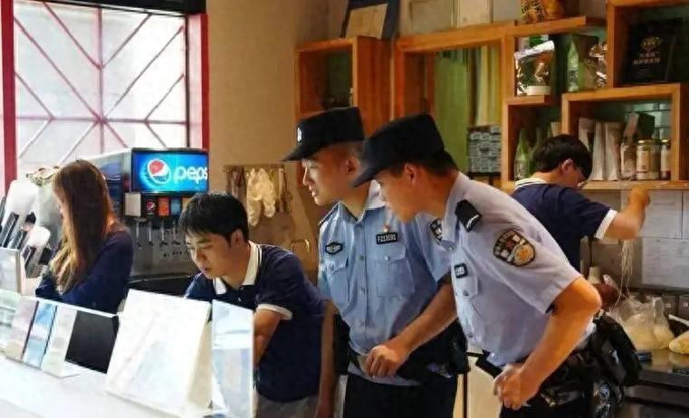 重庆綦江，高一男生报警找暑假作业，好消息找回，坏消息是没写。

重庆綦江的深夜警