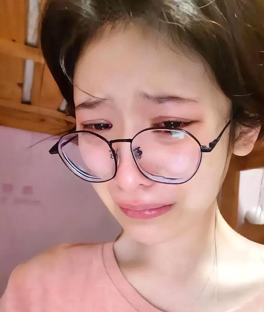 “你每个月有 35000 元的工资，为什么不能每个月给妈妈 5000 元呢？” 