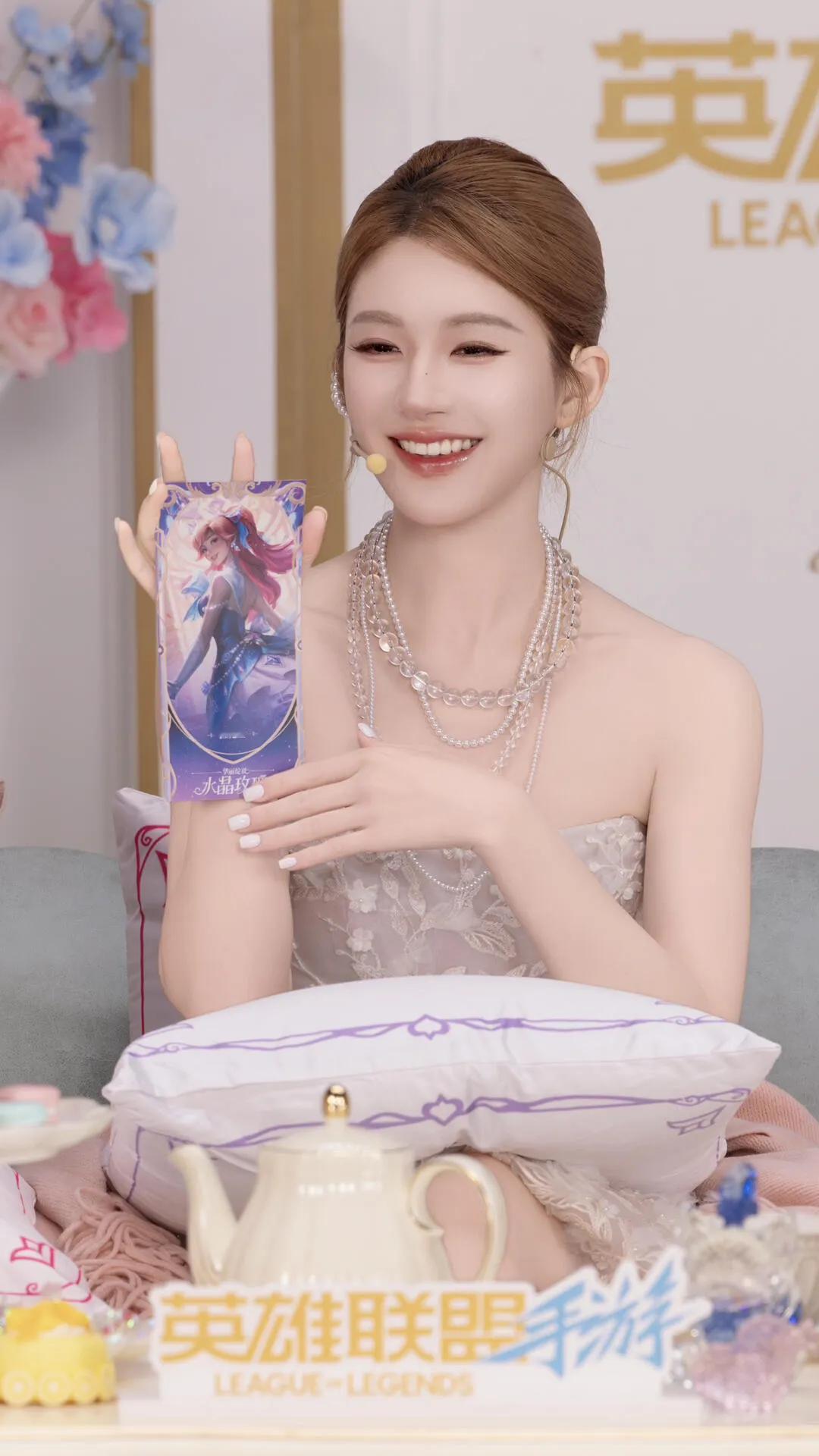 千万别再代入打工人的视觉去同情赵露思，
因为打工人永远不可能成为赵露思。

赵露