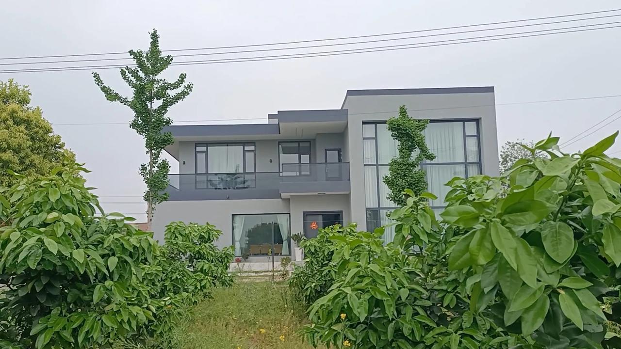 农村自建房你们是喜欢现代风格还是欧式风格了？
       这是我们村唯一的一栋