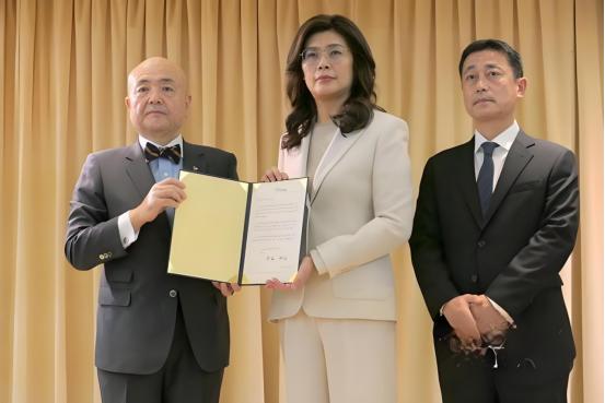 继卢秀燕向日本地震捐款10万美元之后，郑丽文也将向日本捐款，并且还是在7月31亲