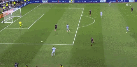 苏亚雷斯破门，迈阿密国际再度反超！3比2！！！#堪萨斯城体育vs迈阿密国际# ​