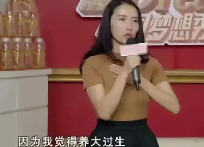 1987年，湖北一对夫妻生下女儿不想要，把女儿扔掉。养父靠着扛煤气罐，将被弃女婴