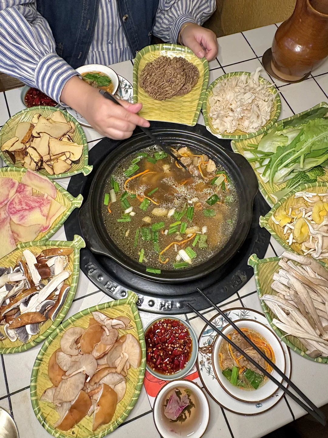 来丽江束河，只为这锅山野土鸡菌汤。。。