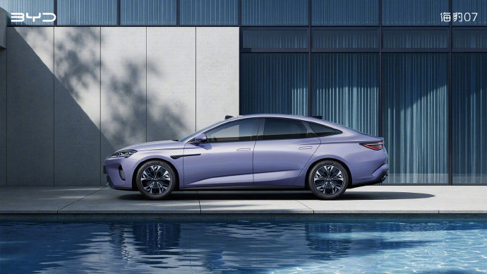 【比亚迪海豹 07 EV 内饰官图公布：搭载“海晖新奢座舱”】新车搭载全新“海晖