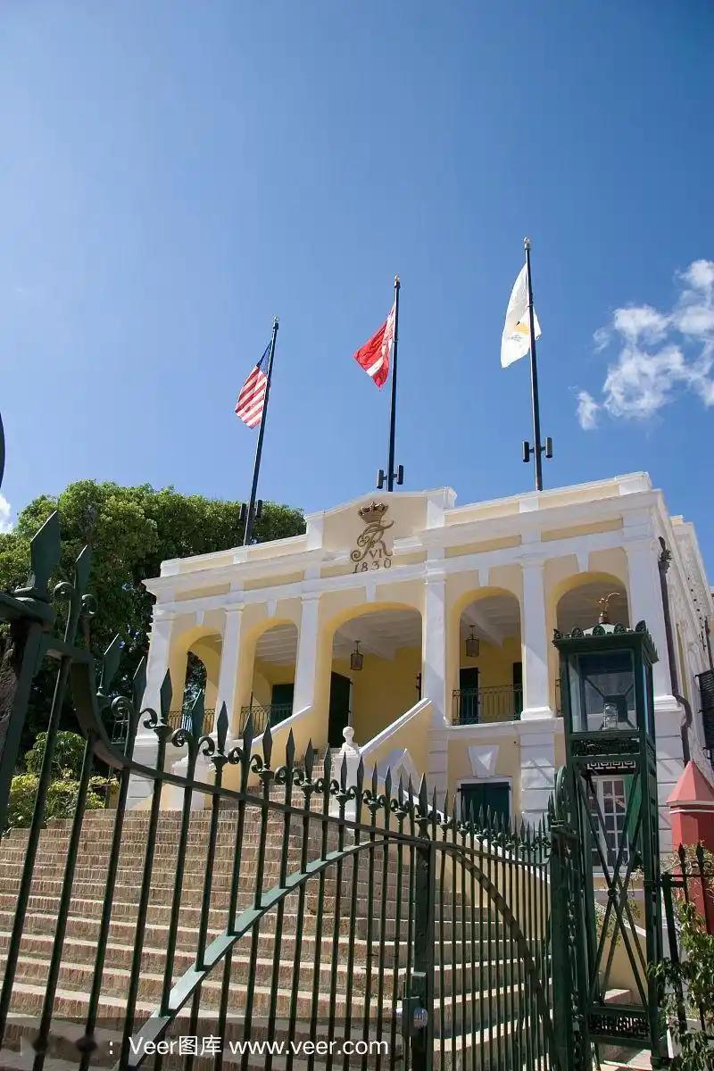 现在的丹麦比立陶宛都要狠，立陶宛为了投靠老美，只是得罪东方大国和俄罗斯，丹麦现在