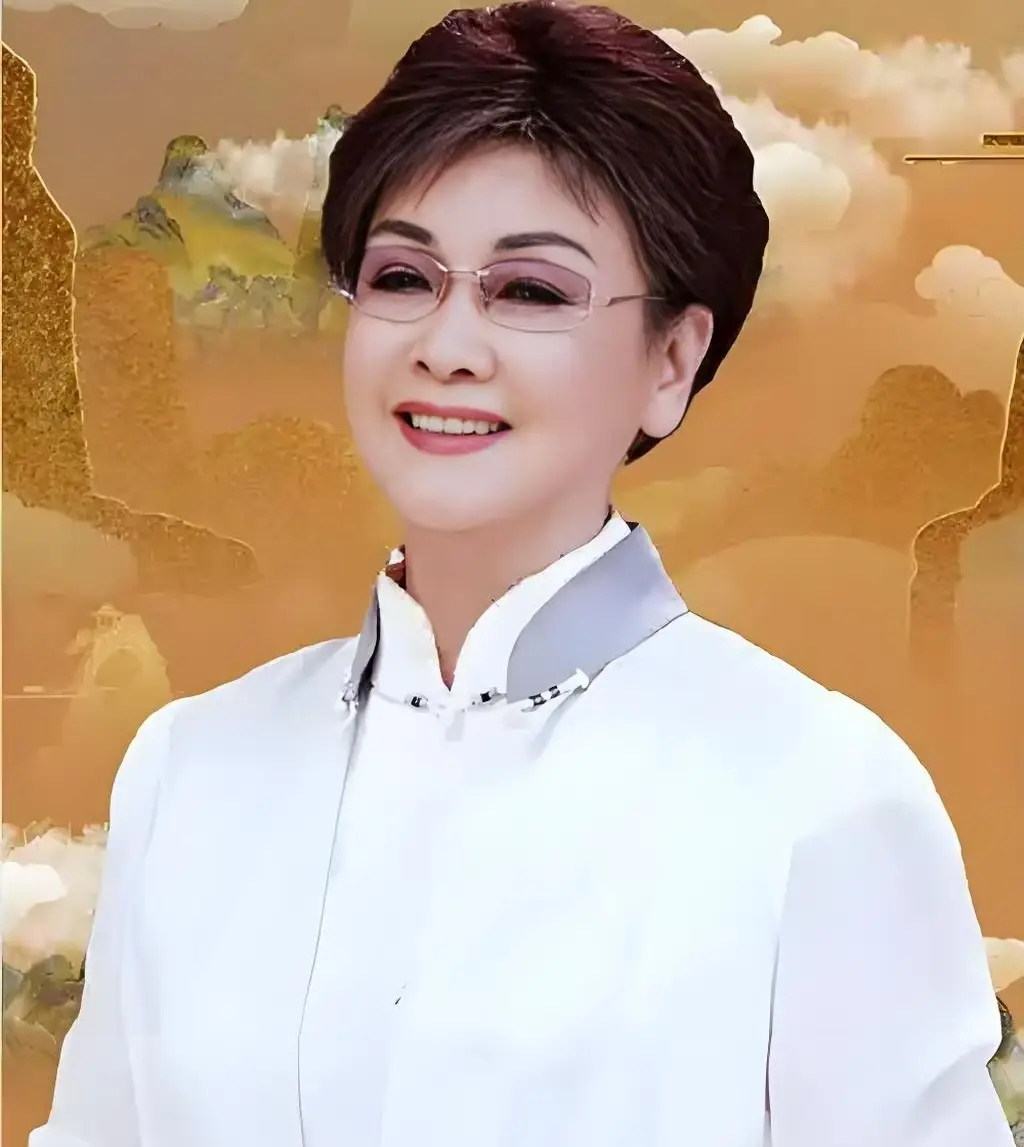 李谷一回应缺席央视马年春晚 近日，著名歌唱家李谷一在电话连线中表示，因身体原因，