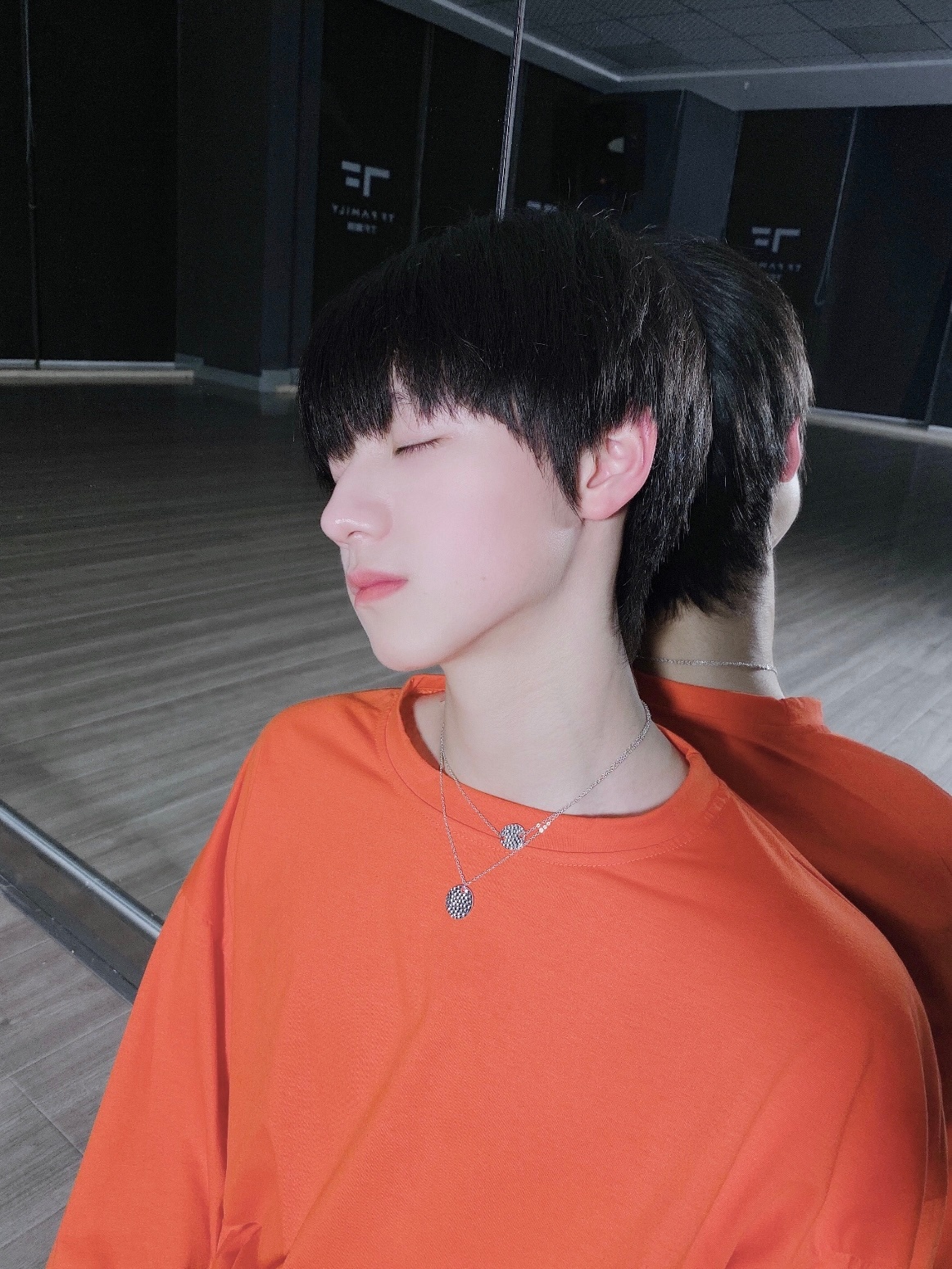 “你是我一生中最珍贵的宝藏”朱志鑫一路向海的少年 🥺prada品牌大使朱志鑫
