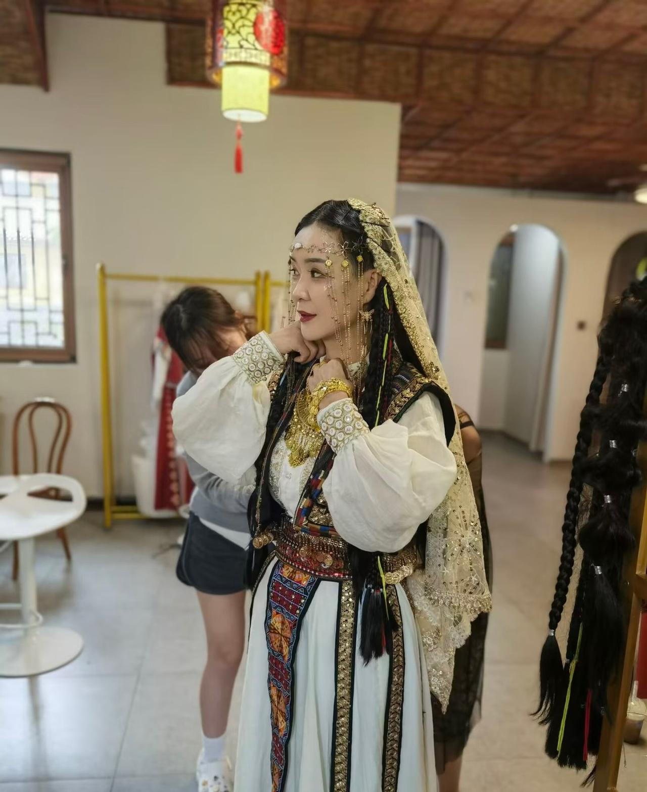 2023年，贺娇龙主任参加驻马店农洽会，在当地皇家驿站景区帮助驻马店文旅推广宣传