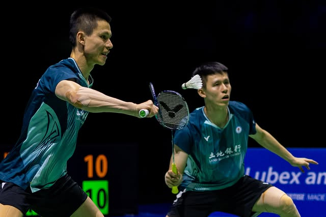 李芳至/李芳任 16-21、21-13、23-21 🇩🇰浮士德/克亚尔决赛：