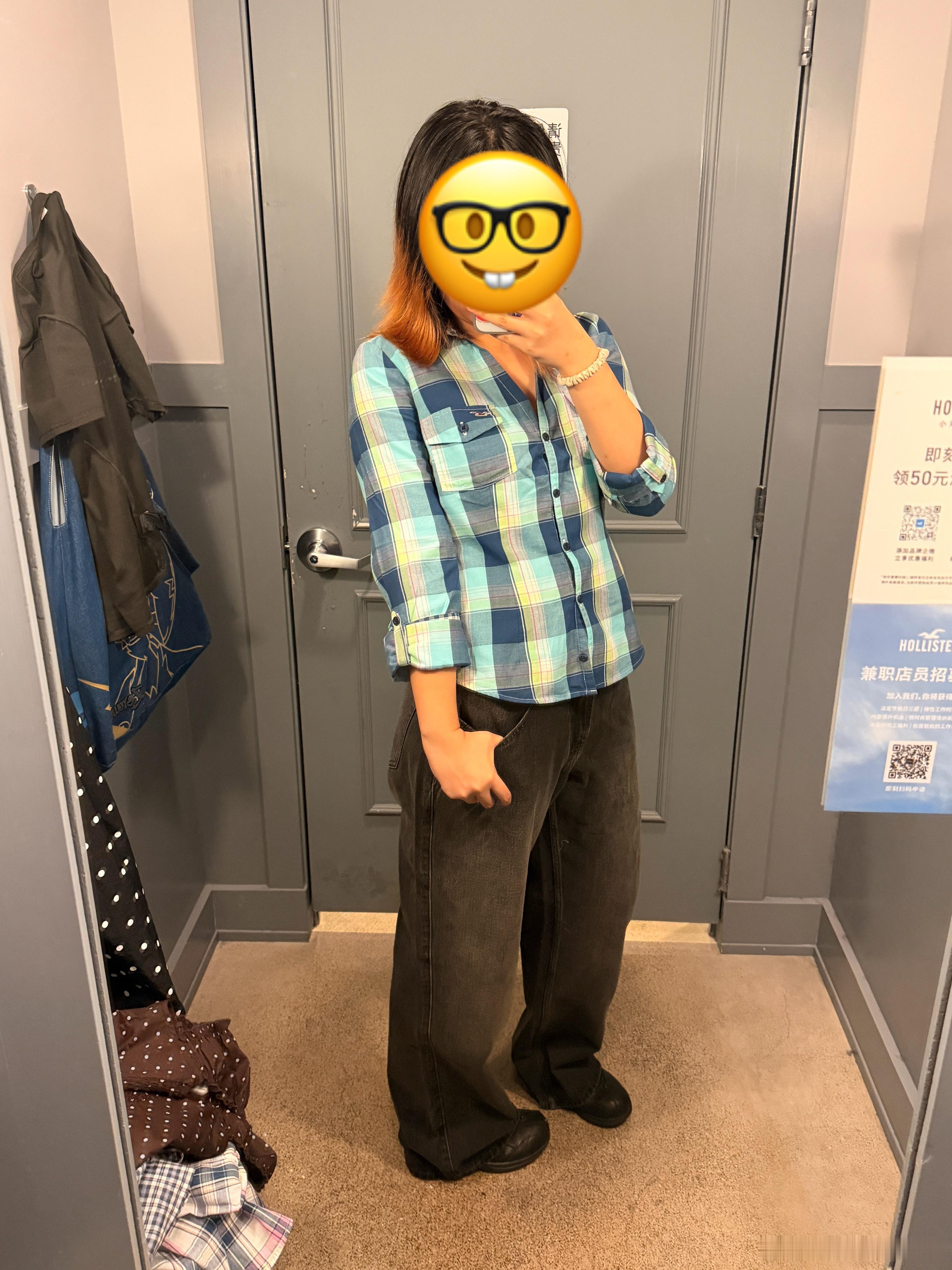 买了套看起来很nerd的衣服好喜欢，，都打六折还叠了个九折的券还能用积分抵的现金