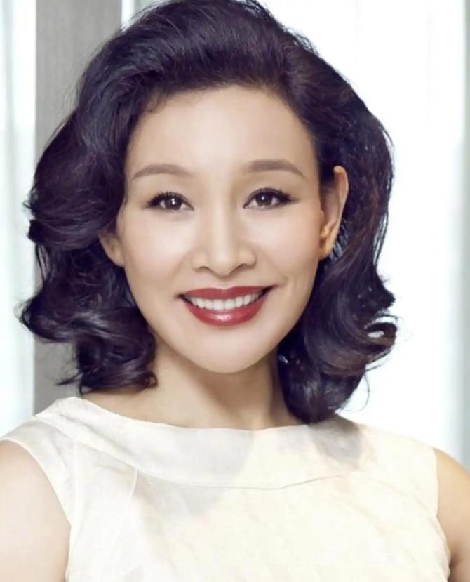 陈冲加入美国国籍晚年却回国养老，如今她证明了刘晓庆说的没错！65岁陈冲选择回上海