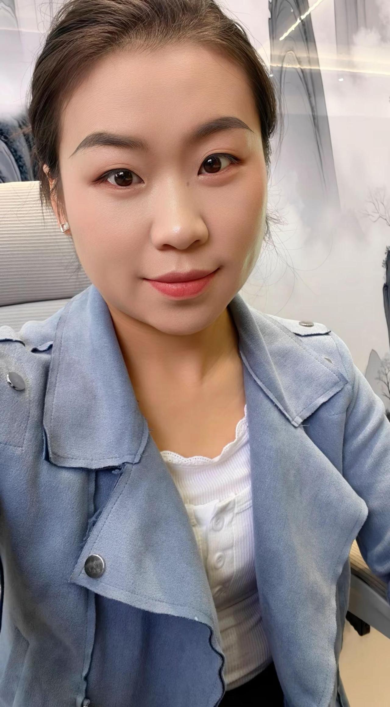 小时候总觉得时间过得很慢，想快点长大，可以自己决定所有事；长大后却觉得时间飞逝，