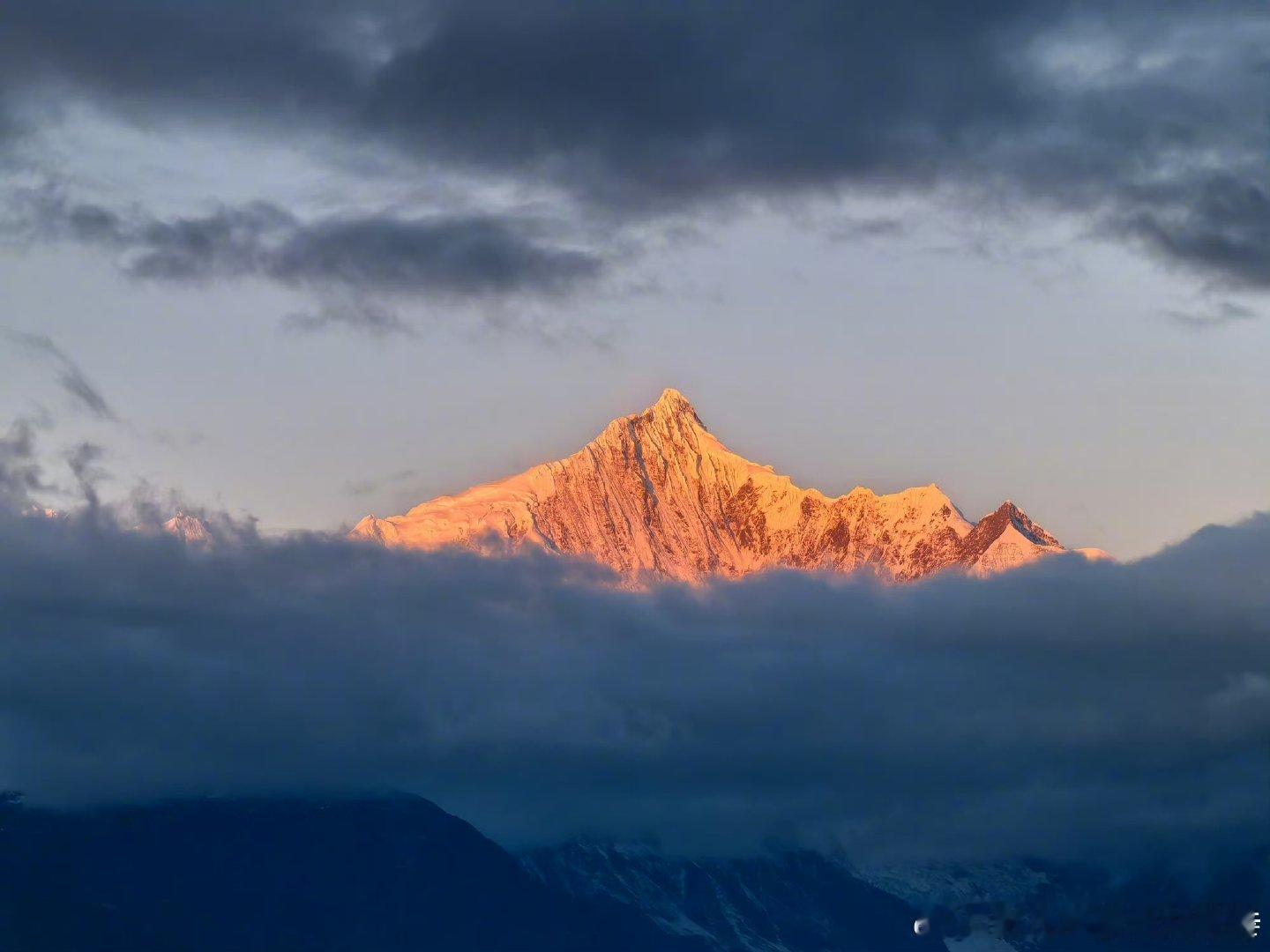刘诗诗看到日照金山了，好美啊 