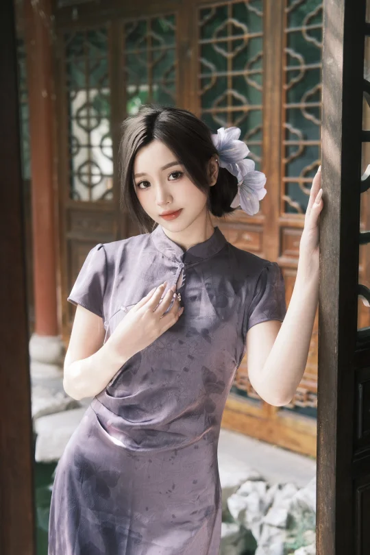 云天收夏色，木叶动秋声