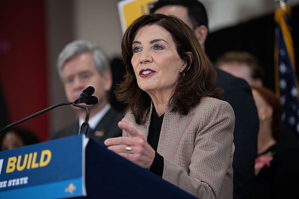 #纽约州要求特朗普政府退135亿美元关税#【纽约州要求特朗普政府退还135亿美元