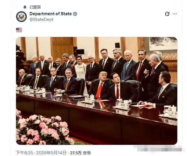 这张照片在美国彻底火了，各大媒体纷纷转载。
就连美国国务院都把这张照片放在了他们