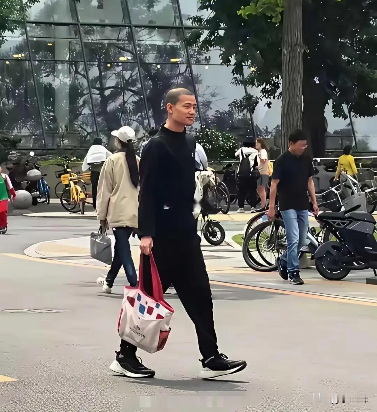 光看长相就知道这人数学肯定很牛