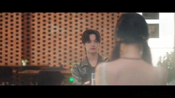 谁说内娱没有好的转场谁说内娱没有神转场？《双轨》咖啡馆一幕绝了！姜暮抬眼瞬间无缝