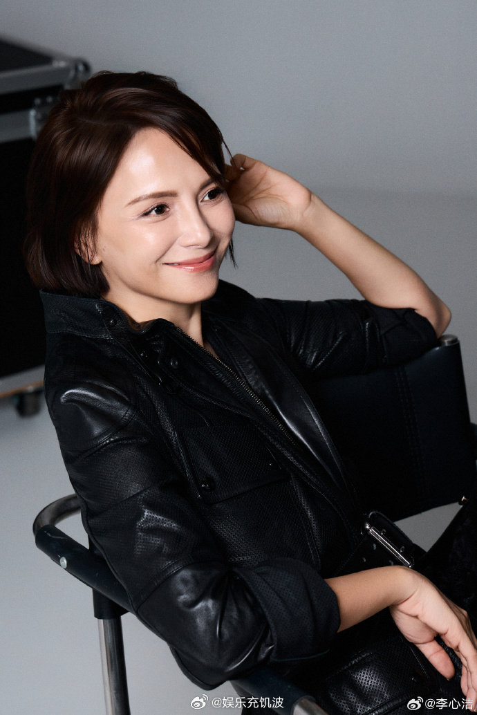李心洁allblack造型轻松乘风酷感与温柔平衡得刚刚好，姐姐太有魅力了李心洁好
