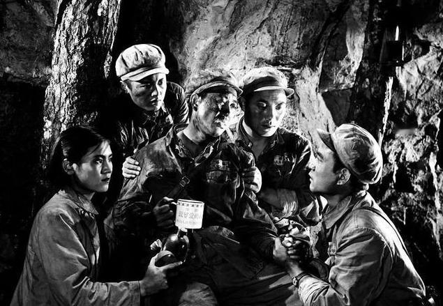1956年，王近山将军观影《上甘岭》，看了十分钟就走了，他是含着泪水离场的，他说