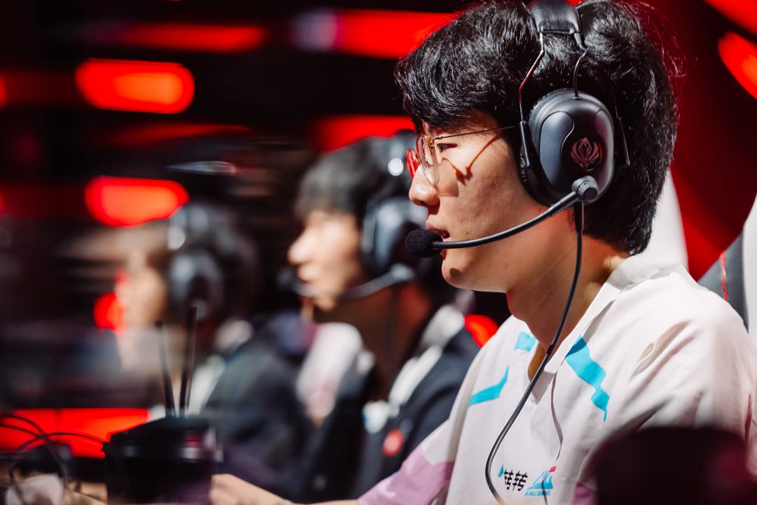 lolesports flickr T/1战赛后更新原来下路组赛后又搂肩膀和合影