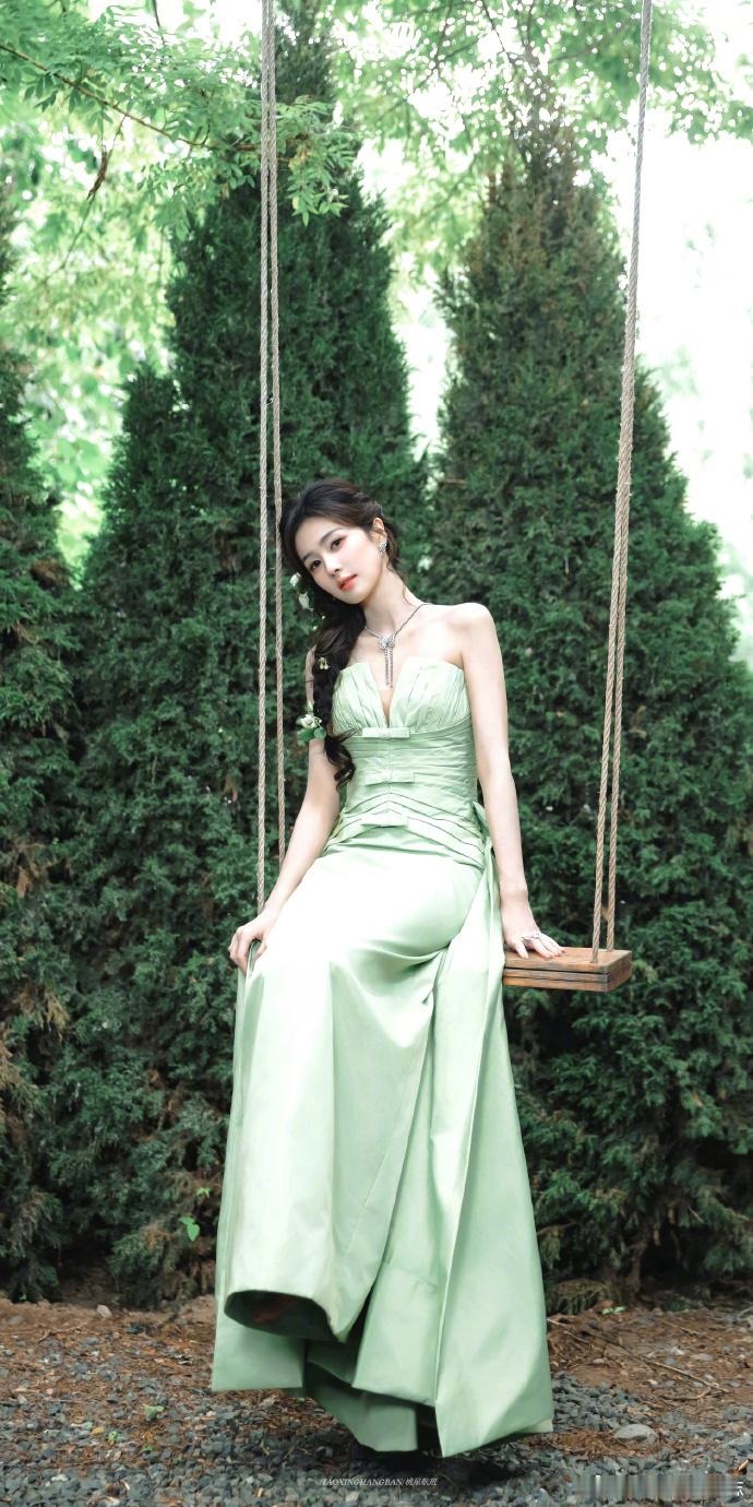 白鹿 闻到茉莉香🍃  