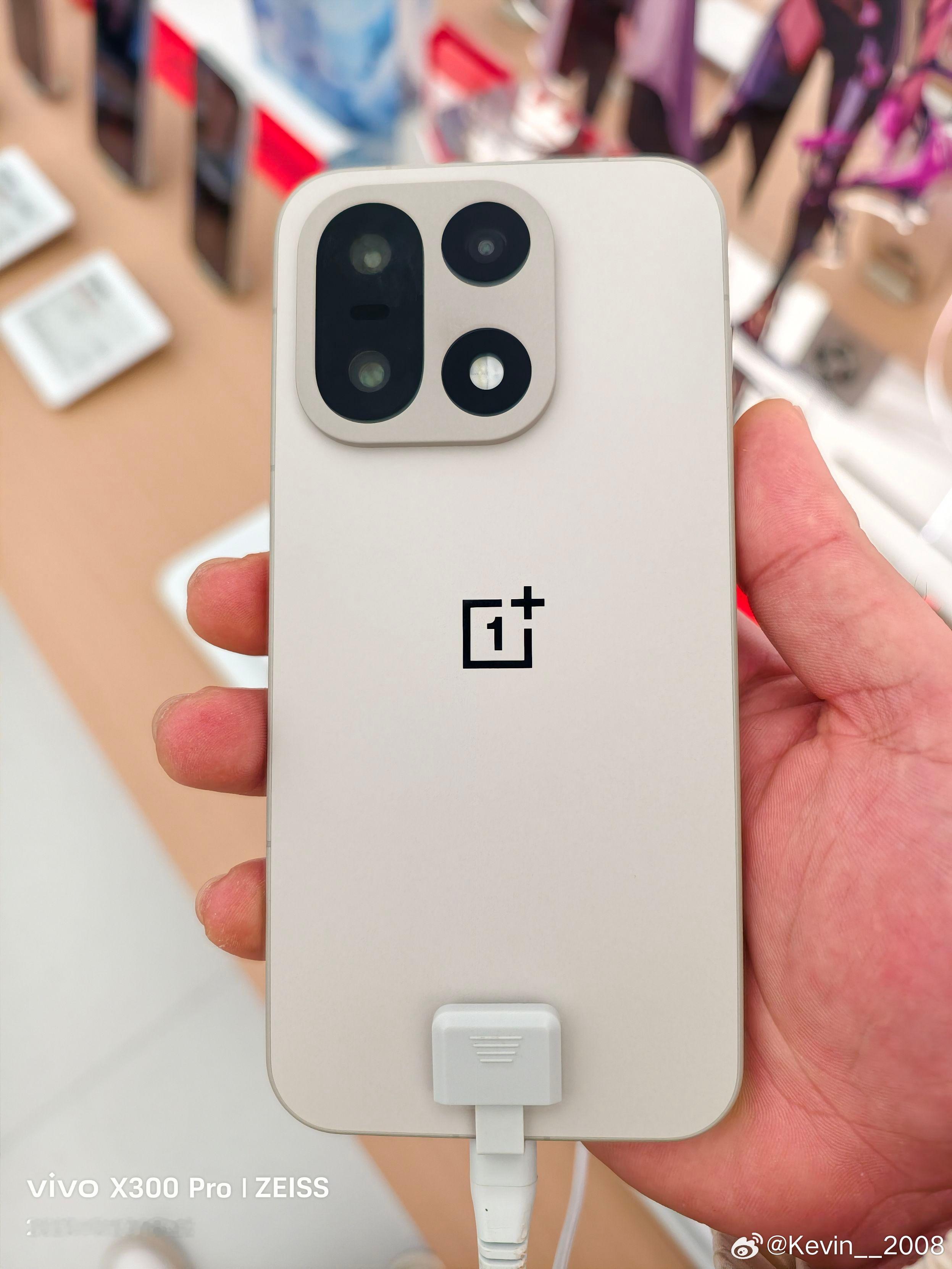 一加15对比魅族22，大家觉得哪个好看？ ​​​