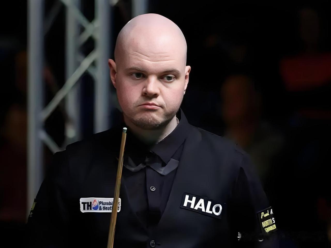 巨人杀手轰然倒下
北京时间12月5日凌晨，2025年斯诺克英锦赛1/8决赛，霍金