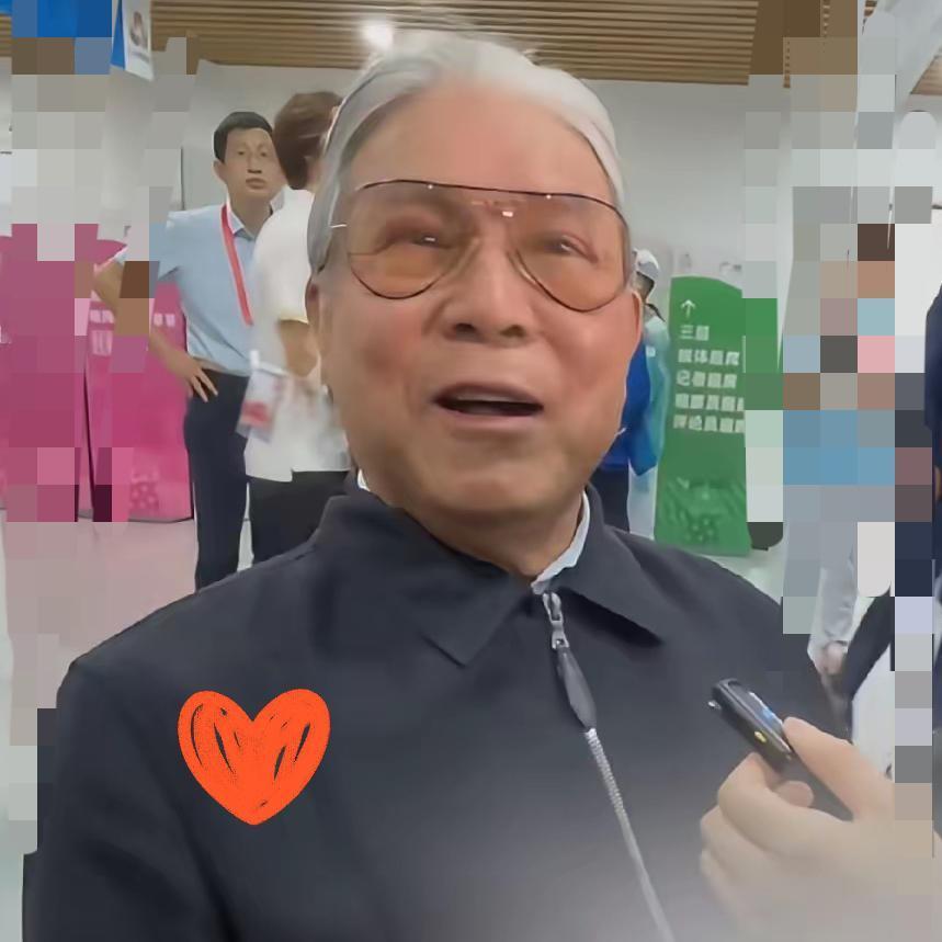 霍震霆谈及郭晶晶秒变“炫媳狂魔”！
骄傲藏不住，这才是顶级认可！

谁能想到叱咤