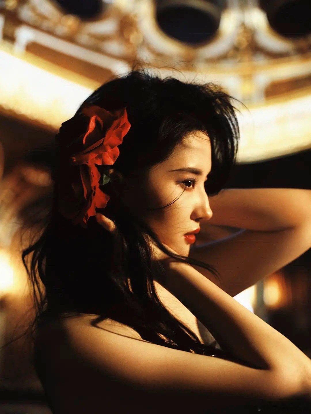 刘亦菲生日还专门出了写真吗？感觉比vogue拍的好多了 ​​​