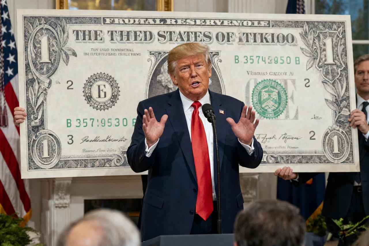 特朗普将要退税一万亿！
 
当地时间11月5日，美国最高法院上演大型背刺名场面：