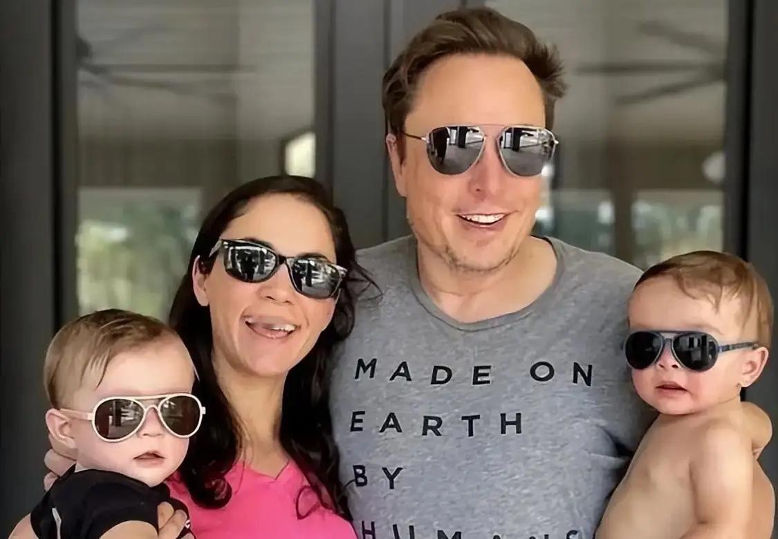 马斯克官宣小15岁高管女友，又生了4个孩子，马斯克这次是想通了，不碰政治了，好好