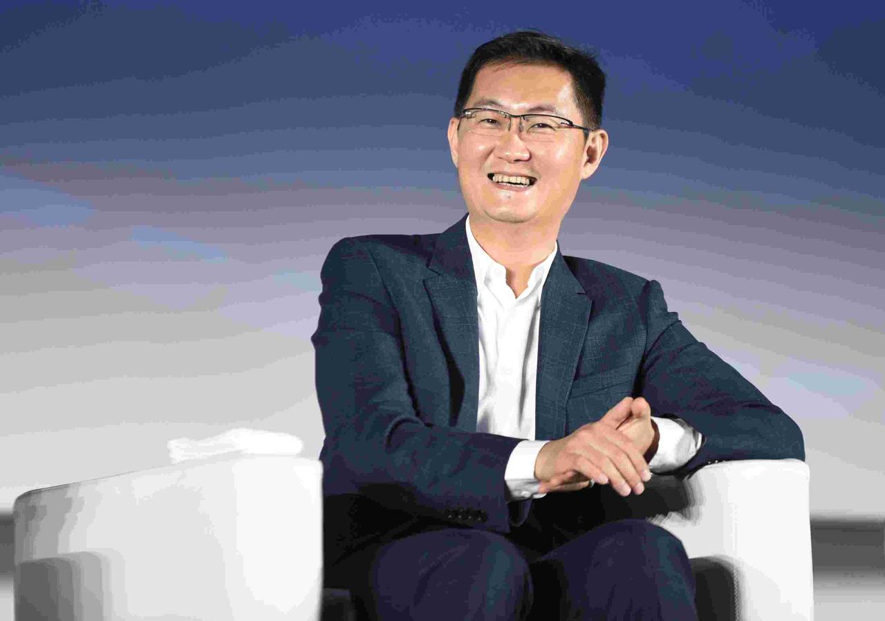 如今大厂们都在精打细算控成本，唯独腾讯在AI领域格外“舍得花”。马化腾在年会上的