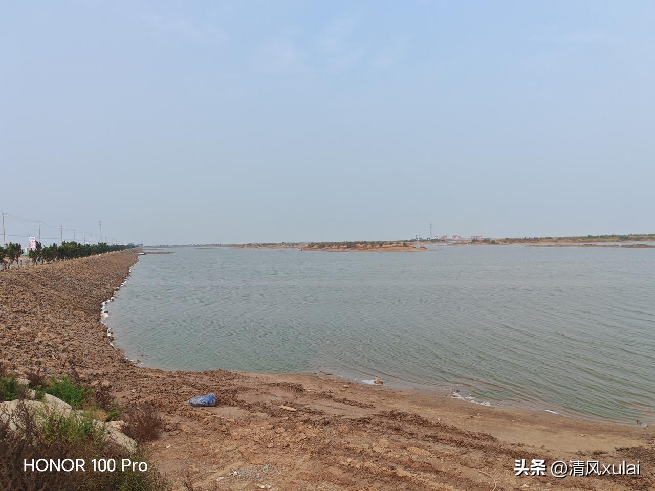 无棣县千年贝壳堤，位于无棣县大口河畔，距离无棣县城约一百公里。从无棣县北行至碣石