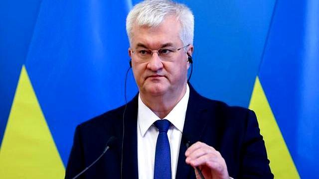 我方宣布将向乌克兰提供新的人道主义能源援助，包括发电机、变压器、移动电源和光伏设