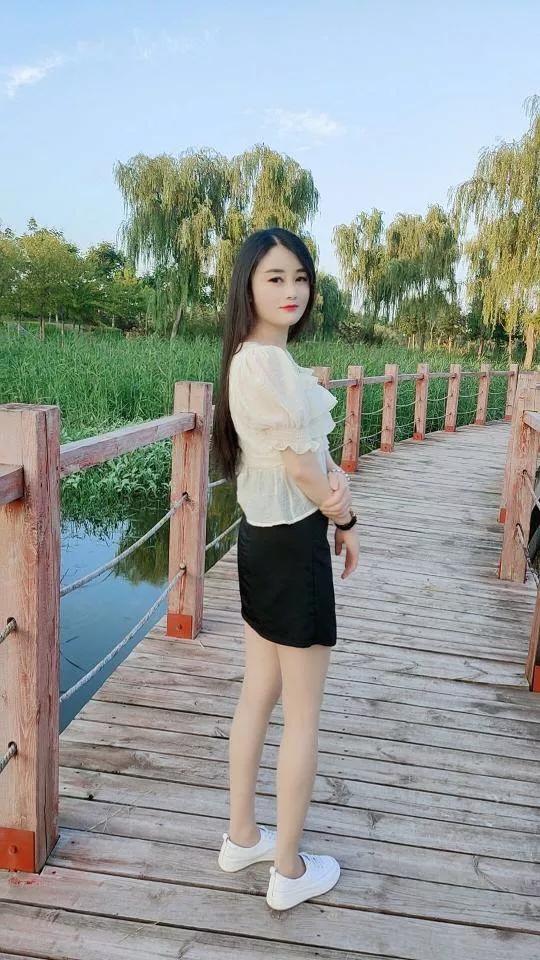 偶遇儿时发小石匠，妻子一句话，说得老支书无言以对
 

 
村里水利灌溉渠施工现