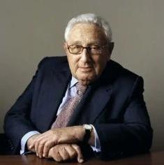 最近基辛格早年的预言，又被翻了出来，老爷子当年就说，俄乌打下去，最先耗干的不是俄