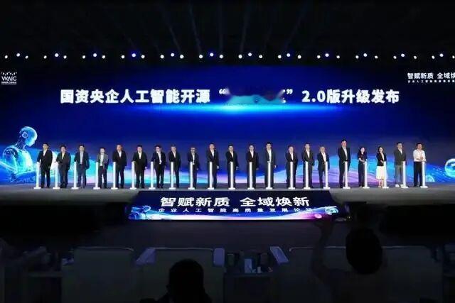 全域焕新
以智赋能：让AI扎根千行百业

AI的价值不在实验室里，而在工厂车间、
