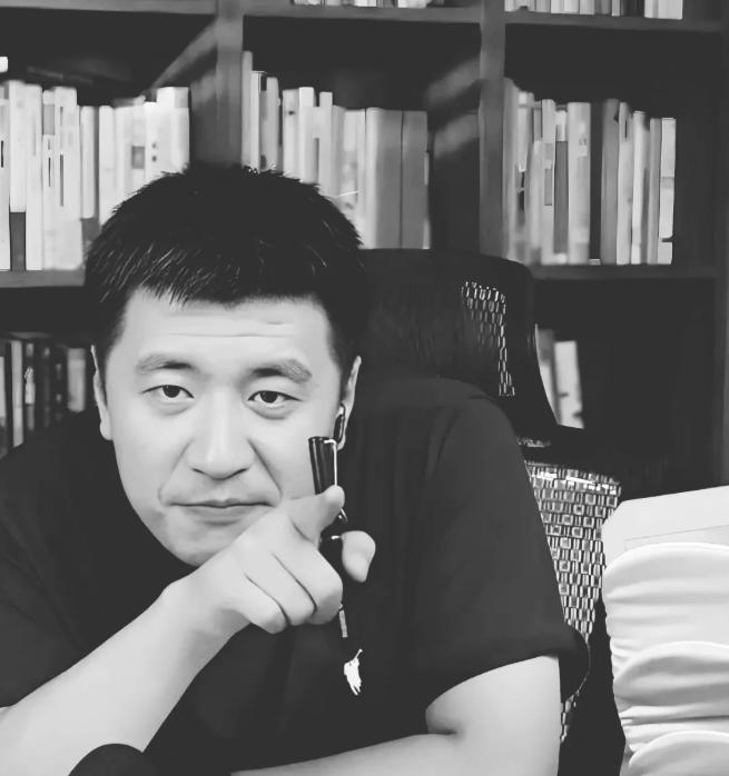 张雪峰因心源性猝死抢救无效去世！！
 
3月24号中午12点多，他在苏州的公司里