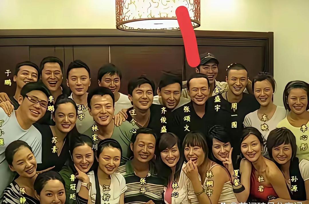 走红这事儿确实犹如玄学，同一个班级里，往往就仅有一人能大火。 