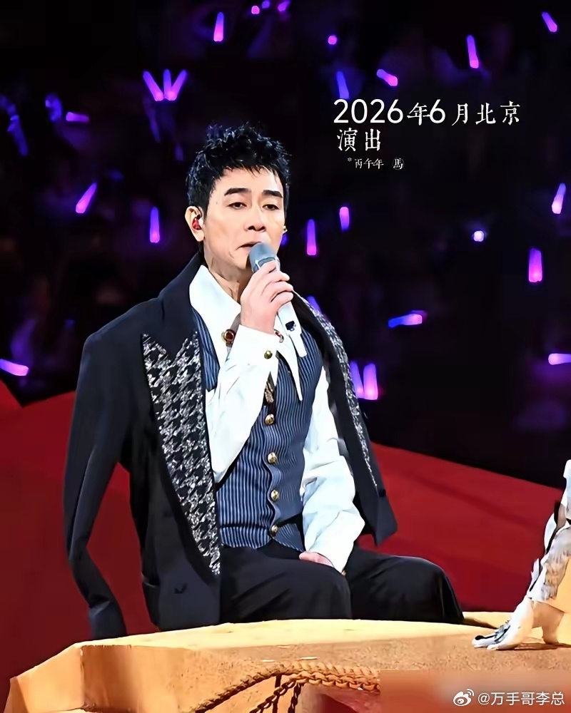 陈小春，58岁。他还在拼命开演唱会。2025年到2026年，不到两年，开了二十多