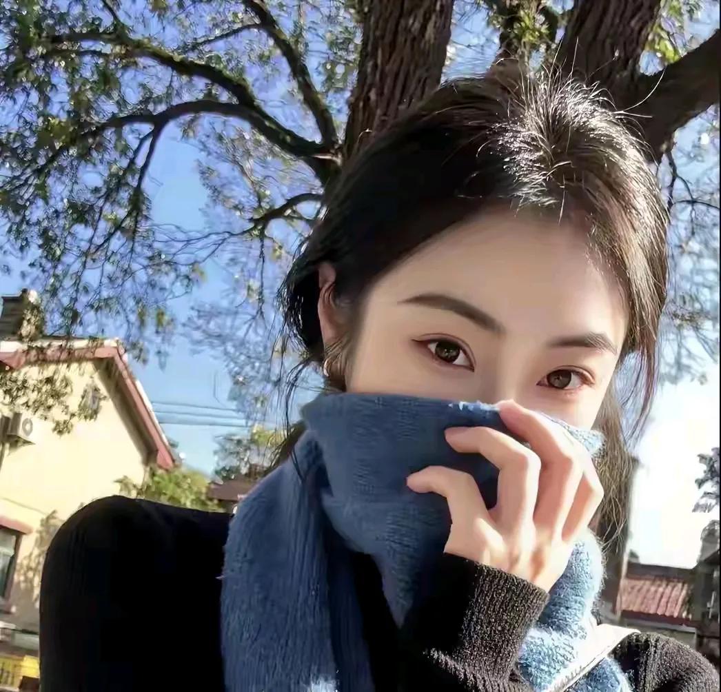 一对相亲相爱了五年的小夫妻，因为男人的劈腿离婚了。
此时，女孩的心算是彻彻底底的