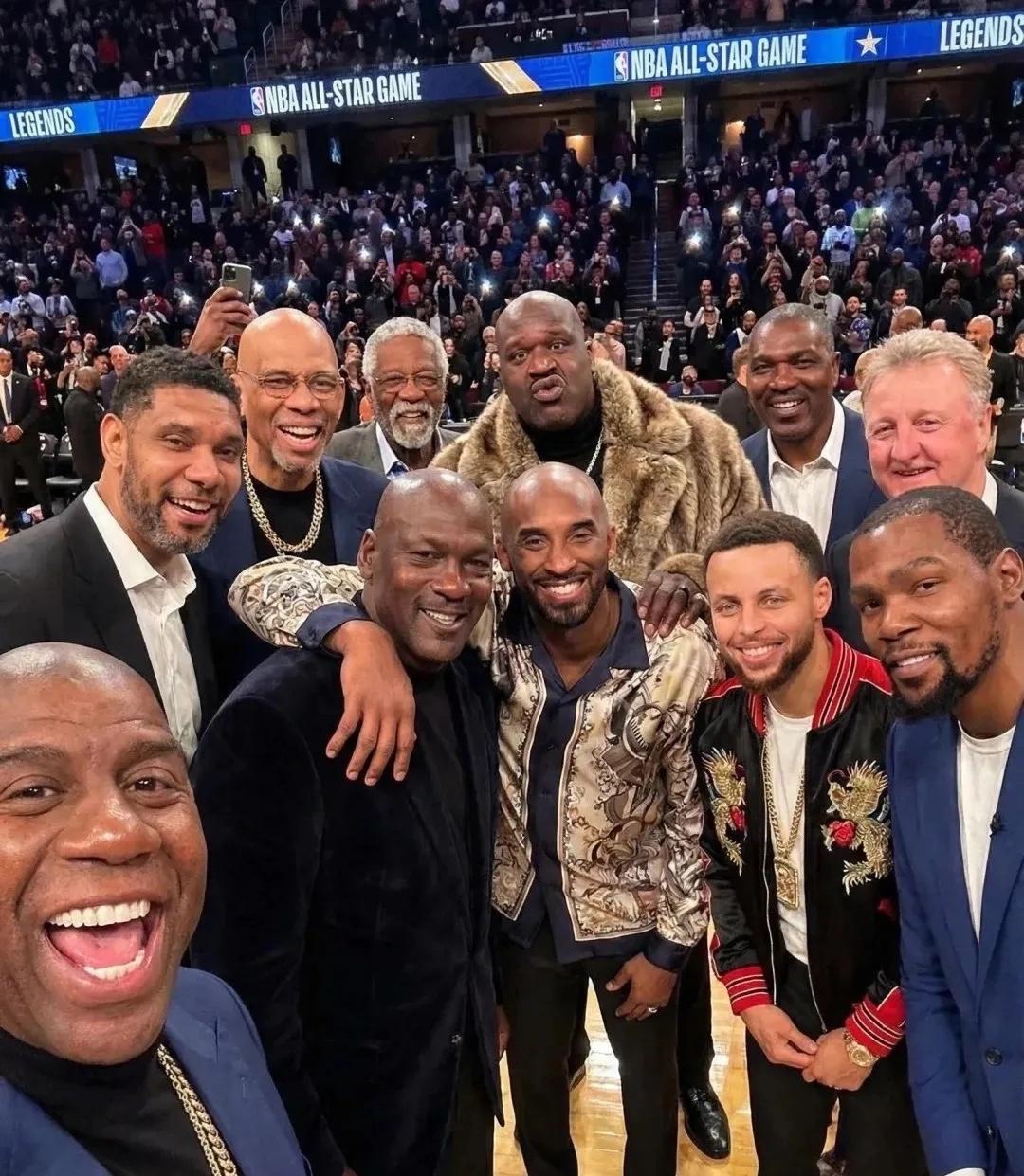 用AI生成的NBA历史前11名单：
排名先后顺序：

第一：迈克尔乔丹
第二：埃