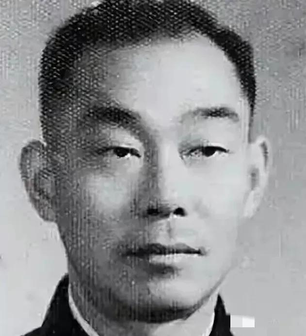 1949年上海解放，陈毅当市长，正愁找不到能镇住特务、黑帮的公安局长。一个曾经的