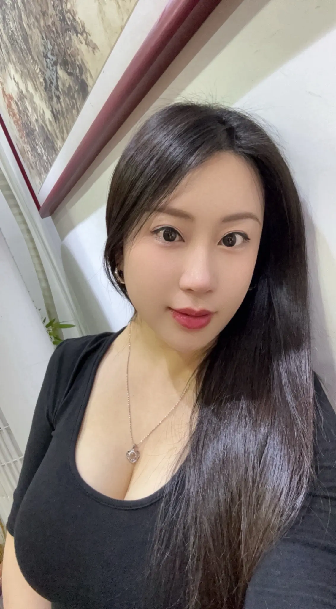 本是后山人，偶做前堂客。 醉舞经阁半卷书，坐井说天阔。 大志戏功名，海...