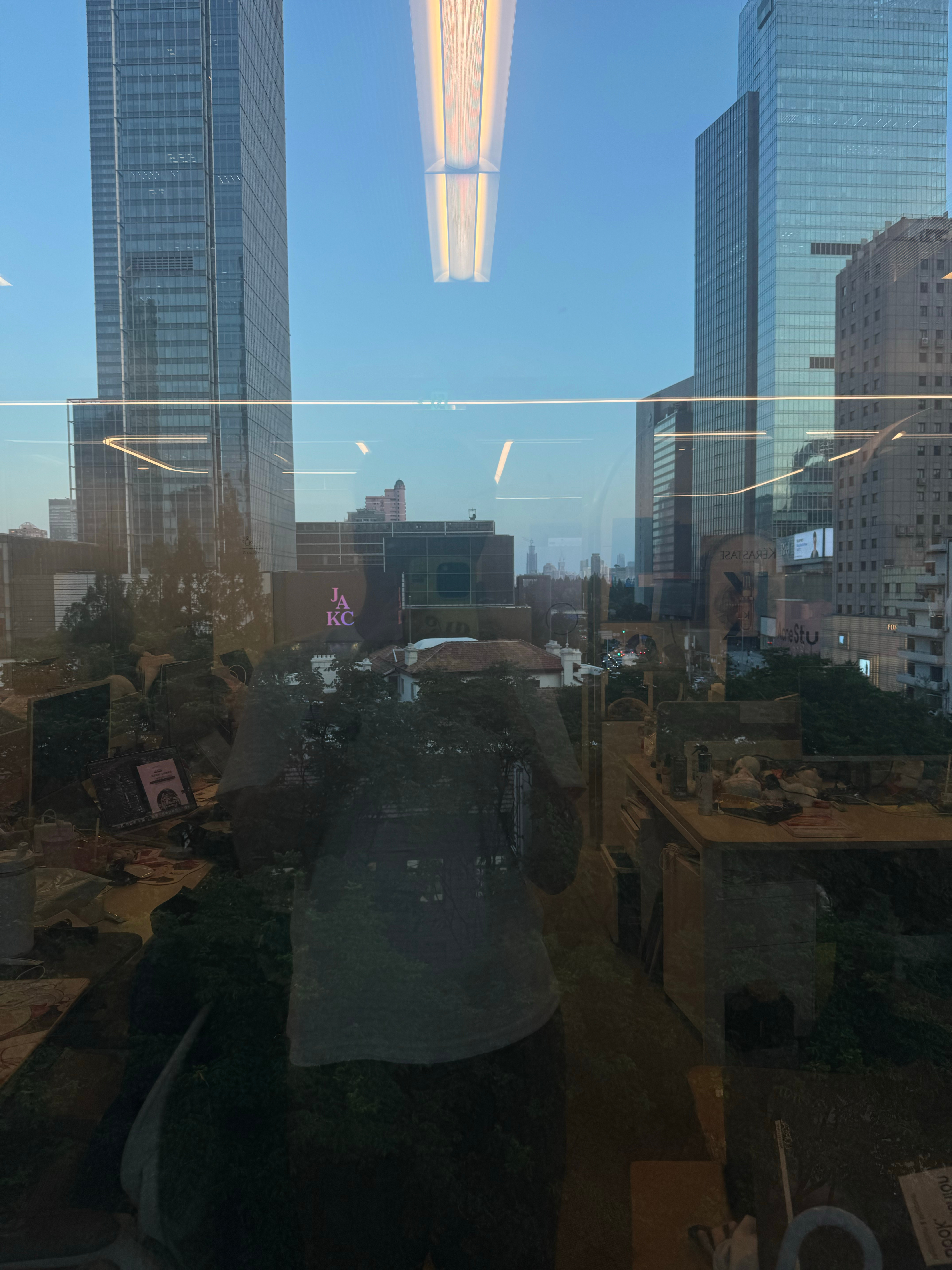 这班真把人上吐了，一打开相册全是工作图片，给人哇的一下吐了出来。 