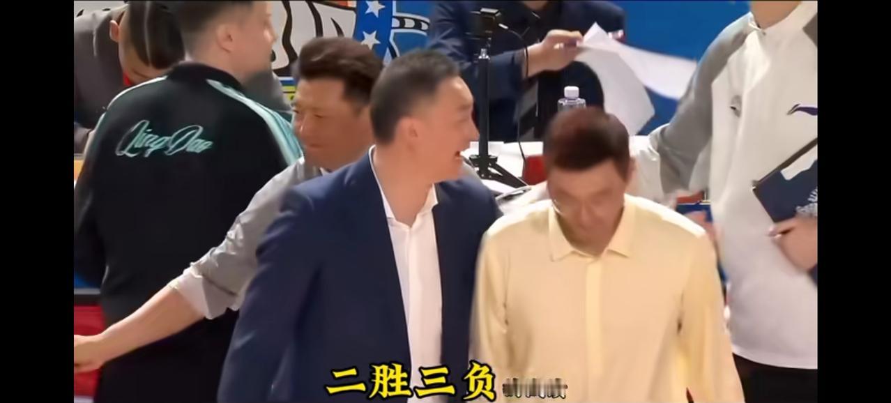 青岛客场97:79大胜新疆，打破魔咒，终于在新疆的主场赢球了。新疆到底输在哪儿呢