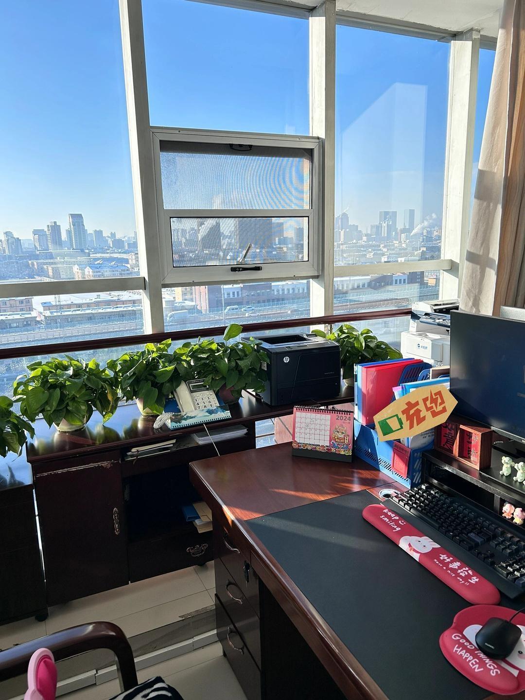 工作不是被动应付，而是在每一件小事里沉淀能力。少抱怨，多行动，把专业做到极致，把