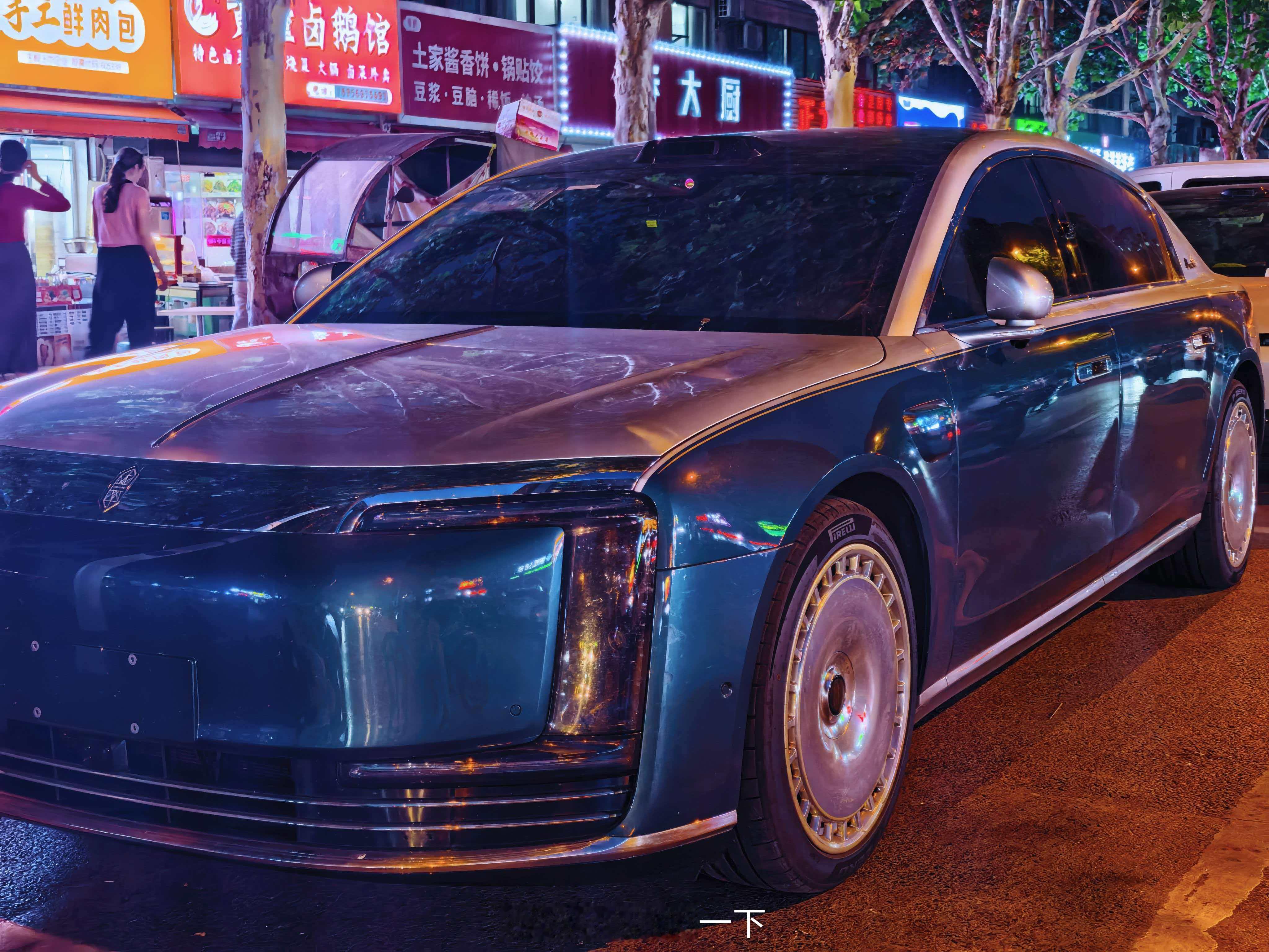 合肥不愧是尊界的大本营，路边随便都能逮到一台尊界S800典藏智驾数码团